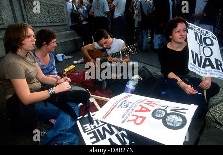 März & demonstrieren gegen die Bombardierung von Afghanistan nach terroristischen Angriffe auf die USA am 11. September. 13. Oktober 2001, London, UK. Stockfoto