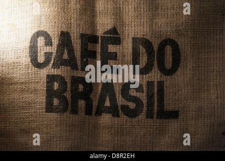 Sackleinen brasilianischen Kaffee Tasche, close-up Stockfoto