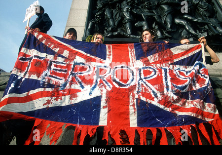 März & Kundgebung gegen die Bombardierung von Afghanistan nach Terroranschlägen auf die USA am 11. September. 13. Oktober 2001, London, UK. Stockfoto