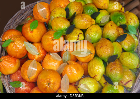 Typisch sizilianische Marzipan Obst (Frutta Martorana), Syrakus, Sizilien, Italien Stockfoto