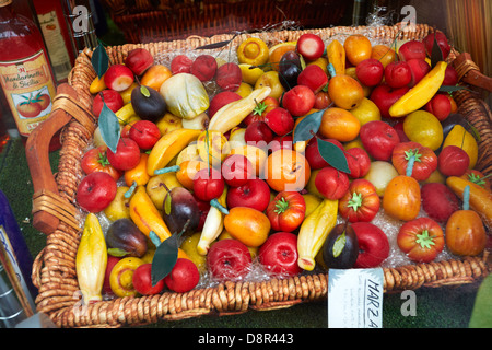 Typisch sizilianische Marzipan Obst (Frutta Martorana), Siracusa, Sizilien, Italien Stockfoto