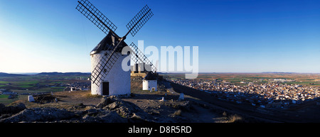 Consuegra. Windmühlen auf Hügel Calderico. Route des Don Quijote Stockfoto