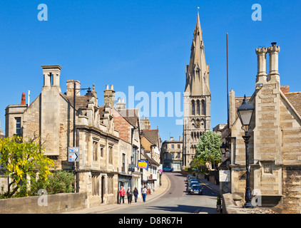 Stamford lincolnshire der Blick auf die St. Mary's Church mit Blick auf den Hügel Stamford Town Lincolnshire England Großbritannien GB EU Europa Stockfoto