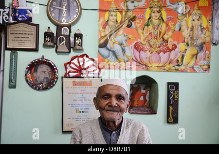 Porträt der ältere Herr Shah (96 Jahre alt), Besitzer des Hotels Kailas in Almora, Indien Stockfoto