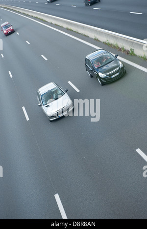 Autos Drving auf Autobahn Stockfoto