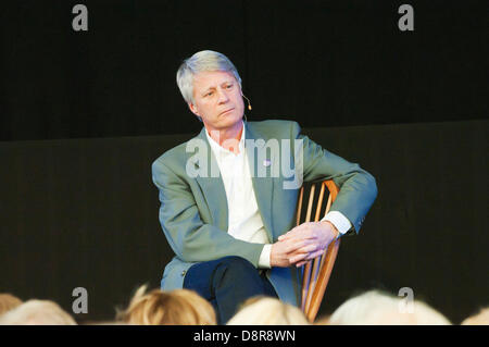 Hay-on-Wye, UK. 2. Juni 2013. Der Sender Nick Ross niedergelassenen Jill Dando Institut of Crime an der UCL stellt alle Annahmen über die Kriminalität und die Ursachen der Kriminalität, in seinem Vortrag am letzten Tag des The Hay Festival. Bildnachweis: Graham M. Lawrence/Alamy Live-Nachrichten. Stockfoto