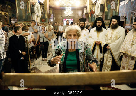 Thessaloniki, Griechenland. 3. Juni 2013. Liturgie in der Metropolitankirche St. Gregory Palamas in Thessaloniki, zu Ehren die Ankunft der Patriarch Kirill I. Patriarch von Moskau und alle Russland-Kirill, die ich in einem offiziellen Besuch in Thessaloniki angekommen. Thessaloniki, Griechenland am 3. Juni 2013 Credit: Konstantinos Tsakalidis/Alamy Live-Nachrichten Stockfoto