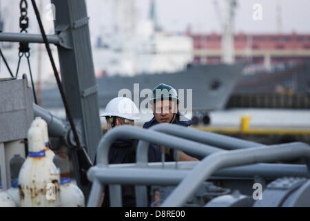 Gdynia, Polen, 3. Juni 2013 polnischen Marinestützpunkt in Gdynia. ORP Lech - polnische Marine Rettungsfahrzeug ORP Lech, geht an die Nordsee, das Wrack auf dem Grund des Meeres, auf den britischen Gewässern liegen zu identifizieren. Das Schiffswrack ist wahrscheinlich polnische u-Boot ORP Orzel, mit allen Händen in 1940 während des 2. Weltkrieges verloren. Bildnachweis: Michal Fludra/Alamy Live-Nachrichten Stockfoto