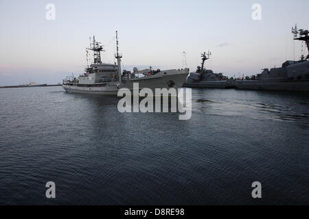 Gdynia, Polen, 3. Juni 2013 polnischen Marinestützpunkt in Gdynia. ORP Lech - polnische Marine Rettungsfahrzeug ORP Lech, geht an die Nordsee, das Wrack auf dem Grund des Meeres, auf den britischen Gewässern liegen zu identifizieren. Das Schiffswrack ist wahrscheinlich polnische u-Boot ORP Orzel, mit allen Händen in 1940 während des 2. Weltkrieges verloren. Bildnachweis: Michal Fludra/Alamy Live-Nachrichten Stockfoto