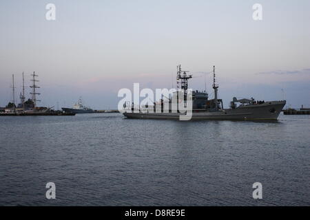 Gdynia, Polen, 3. Juni 2013 polnischen Marinestützpunkt in Gdynia. ORP Lech - polnische Marine Rettungsfahrzeug ORP Lech, geht an die Nordsee, das Wrack auf dem Grund des Meeres, auf den britischen Gewässern liegen zu identifizieren. Das Schiffswrack ist wahrscheinlich polnische u-Boot ORP Orzel, mit allen Händen in 1940 während des 2. Weltkrieges verloren. Bildnachweis: Michal Fludra/Alamy Live-Nachrichten Stockfoto