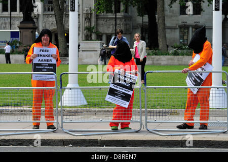 London, UK. 3. Juni 2013. Erste von fünf täglichen Proteste durch die London Guantánamo-Kampagne gegen die anhaltende Inhaftierung von Shaker Aamer Stockfoto