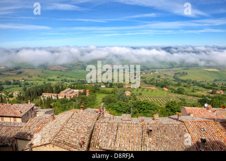 Nebel im Val d ' Orcia, gesehen von Montepulciano, Toskana, Italien Stockfoto