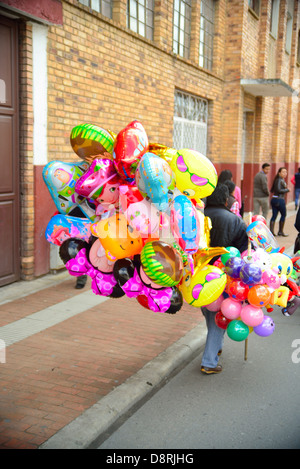 Ballon Straße Verkäufer. Anden, Boyacá, Tunja, Kolumbien, Südamerika Stockfoto