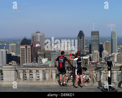 Montreal-Blick auf die Skyline der Innenstadt von Mont-Royal während Fahrradtour Tour De La ville Stockfoto