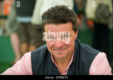 Robert Penn Autor Journalist TV-Moderatorin und Radfahrer abgebildet bei Hay Festival 2013 Hay on Wye Powys Wales UK Stockfoto