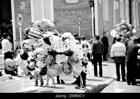 Ballon Straße Verkäufer. Anden, Boyacá, Tunja, Kolumbien, Südamerika Stockfoto