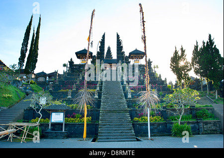 Der Muttertempel Besakih oder Pura Besakih ist das wichtigste, die größte und heiligste Tempel der Hindu-Religion auf Bali Stockfoto