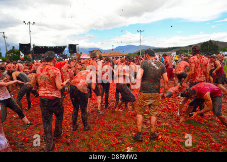 Kolumbianische Festival Tomatina inspiriert, von Burgos in Spanien, Sutamarchan, Boyacá, Kolumbien, Südamerika Stockfoto