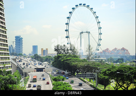 Luftaufnahme des Singapore Flyer - das größte Riesenrad der Welt. Stockfoto