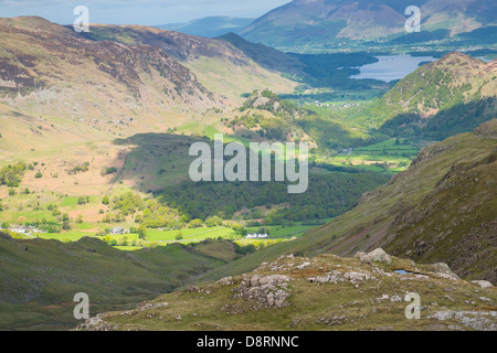 Blick auf Tal Borrowdale und Derwent Water von unterhalb des Gipfels von Wasdale In the Lake District. Stockfoto