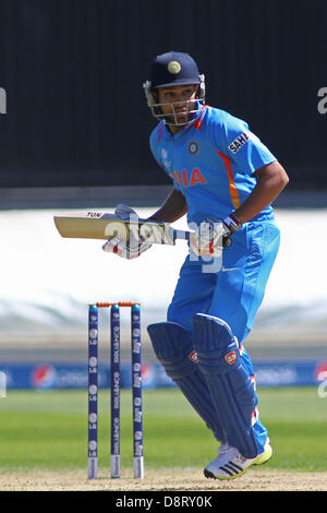 CARDIFF, WALES - Juni 04: Indiens Rohit Sharma während der ICC Champions Trophy Pre Turnier internationalen Cricket-Match zwischen Indien und Australien in Cardiff Wales Stadium Aufwärmen am 4. Juni 2013 in Cardiff, Wales. (Foto von Mitchell Gunn/ESPA) Stockfoto