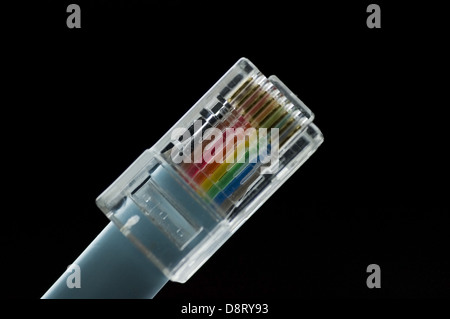LAN-Kabel mit dunklem Hintergrund Stockfoto
