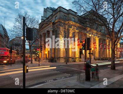 Kanada-Haus beherbergt die Kultur- und konsularischen Abschnitte der High Commission of Canada, Trafalgar Square, London, England Stockfoto