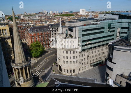 Der Turm der Kirche All Souls, und BBC Broadcasting House, Langham Place, London Stockfoto