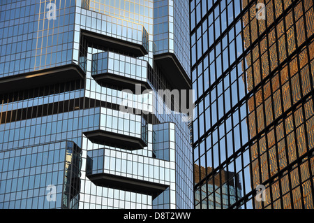 Gläsernen Wolkenkratzern reflektierende Licht, Hong Kong Island Stockfoto