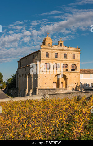 Notre Dame de Grace und Weinberg, Gignac, Hérault, Languedoc Roussillon, Frankreich Stockfoto