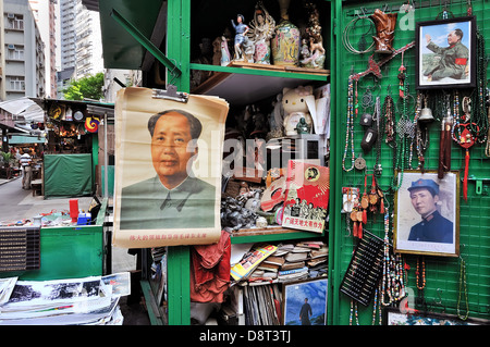 Vorsitzender Mao-Porträt in der Cat Street Antiquitätenmarkt, Hong Kong Stockfoto