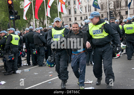 UAF Demonstranten verhaftet nach einer Unite Against Fascism Demonstration protestiert gegen die BNP in Westminster zu sammeln. O Stockfoto