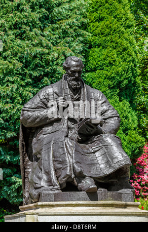 Statue von Joseph Lister, 1827-1912, im Gelände des Kelvin Park angrenzend an Universität von Glasgow. Stockfoto