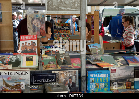 Second Hand gebrauchte Bücher zum Verkauf auf Flohmarkt auf dem St.-Jacobs-Platz in Gent, Belgien Stockfoto