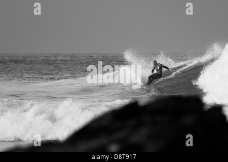 FISTRAL BEACH. Surfer und Modell Matt Rodwell bei den BUCS (britische Universitäten und Colleges Sport)-Surf-Meisterschaften. Stockfoto