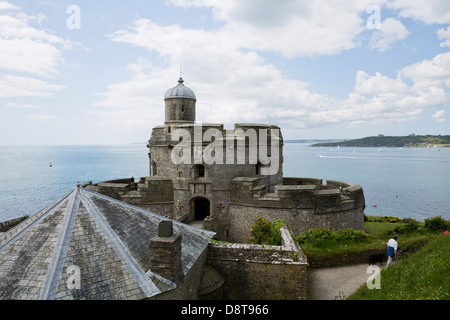 ST. MAWES, Großbritanien. Die St. Mawes Castle in St. Mawes mit Blick auf Falmouth. Stockfoto