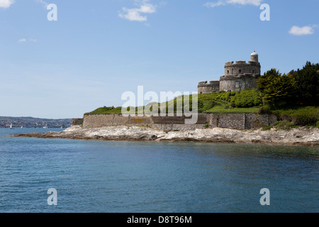 ST. MAWES, Großbritanien. Die St. Mawes Castle in St. Mawes mit Blick auf Falmouth. Stockfoto