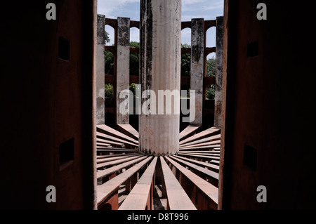 Jantar Mantar befindet sich in der modernen Stadt von Neu-Delhi. Es besteht aus 13 Architektur Astronomie Instrumente. Indien Stockfoto