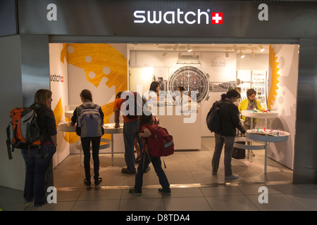 Swatch Shop Fiumicino Flughafen, Rom, Italien Stockfoto