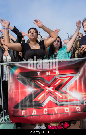 Kundenansturm bei Fox Television The X-Factor Vorsingen 19. März 2013 in Charleston, SC. Stockfoto