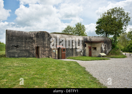 Das Besucherzentrum an der Batterie Azeville, Normandie, Frankreich, ein primäres Ziel der Alliierten in der Normandie Stockfoto