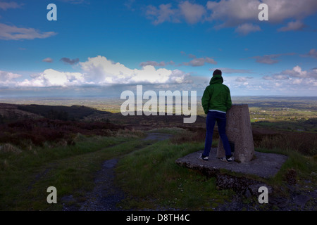 Carnmore Aussichtspunkt Sliabh Beagh Blick über Landschaft und Grenze Stockfoto