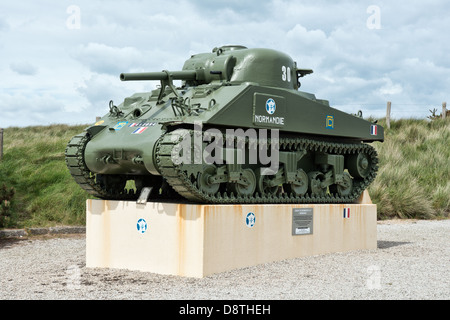 Sherman-Panzer am Leclerc Denkmal auf Utah Beach an den Varreville Dünen Stockfoto