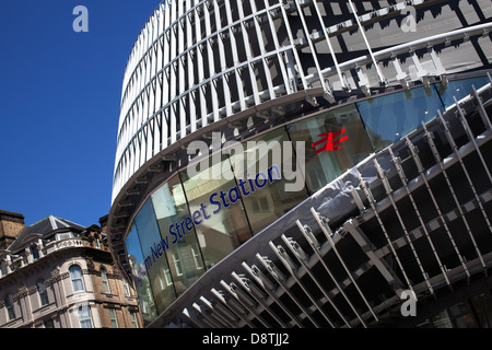 Birmingham New Street Station (im Bau) genommen zeigt Signage neue Fassade an einem sonnigen Tag Stockfoto