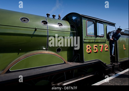 Dampfzug in Sherringham Bahnhof ziehen. Stockfoto