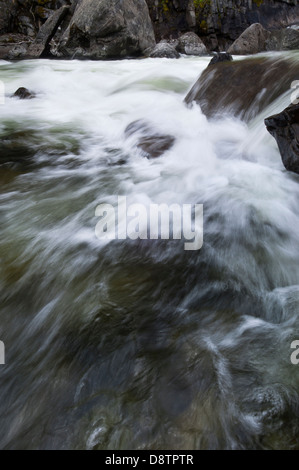 Die Wenatchee River fließt durch Tumwater Canyon, National Forest Okanogan-Wenatchee, Washington, USA Stockfoto