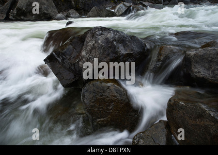 Die Wenatchee River fließt durch Tumwater Canyon, National Forest Okanogan-Wenatchee, Washington, USA Stockfoto