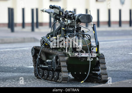 Carrickfergus, Nordirland. 4. Juni 2013. Ein Northrop Grumman Schubkarre ferngesteuerte unbemannte Fahrzeug (Roboter) verwendet durch die Armee ATO Bomb Squad Credit: Stephen Barnes/Alamy Live News Stockfoto