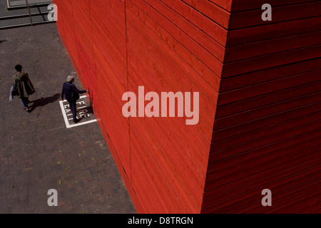 Außen die 250 Sitzplätzen temporäre Holz getäfelten Auditorium für das nationale Theater (NT) vom Architekten Haworth Tompkins, unter dem Titel The Shed auf London Southbank. Stockfoto