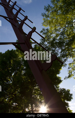 Die "Achter Baum" Skulptur im Molesey Boat Club. Stockfoto